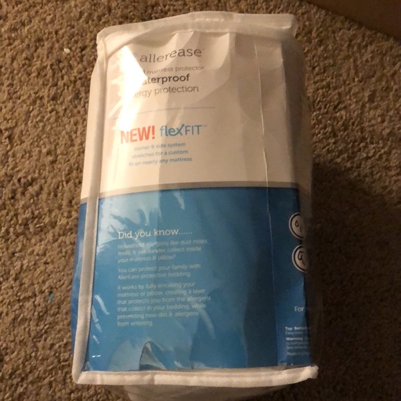 Allerease King zippered mattress protector - Picture 2 of 4